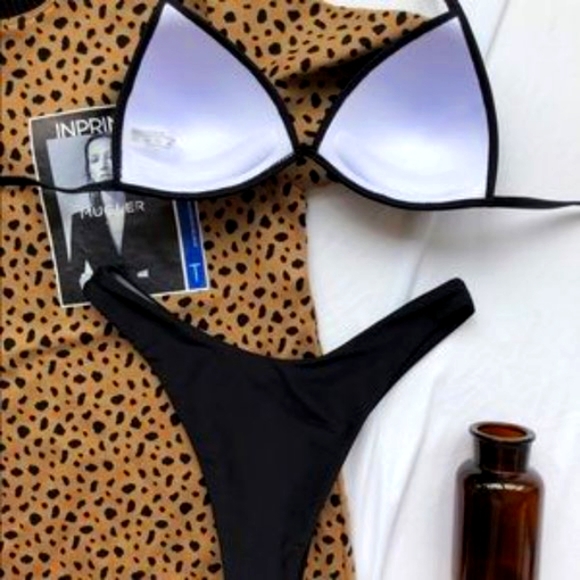 Bikini - Picture 3 of 3